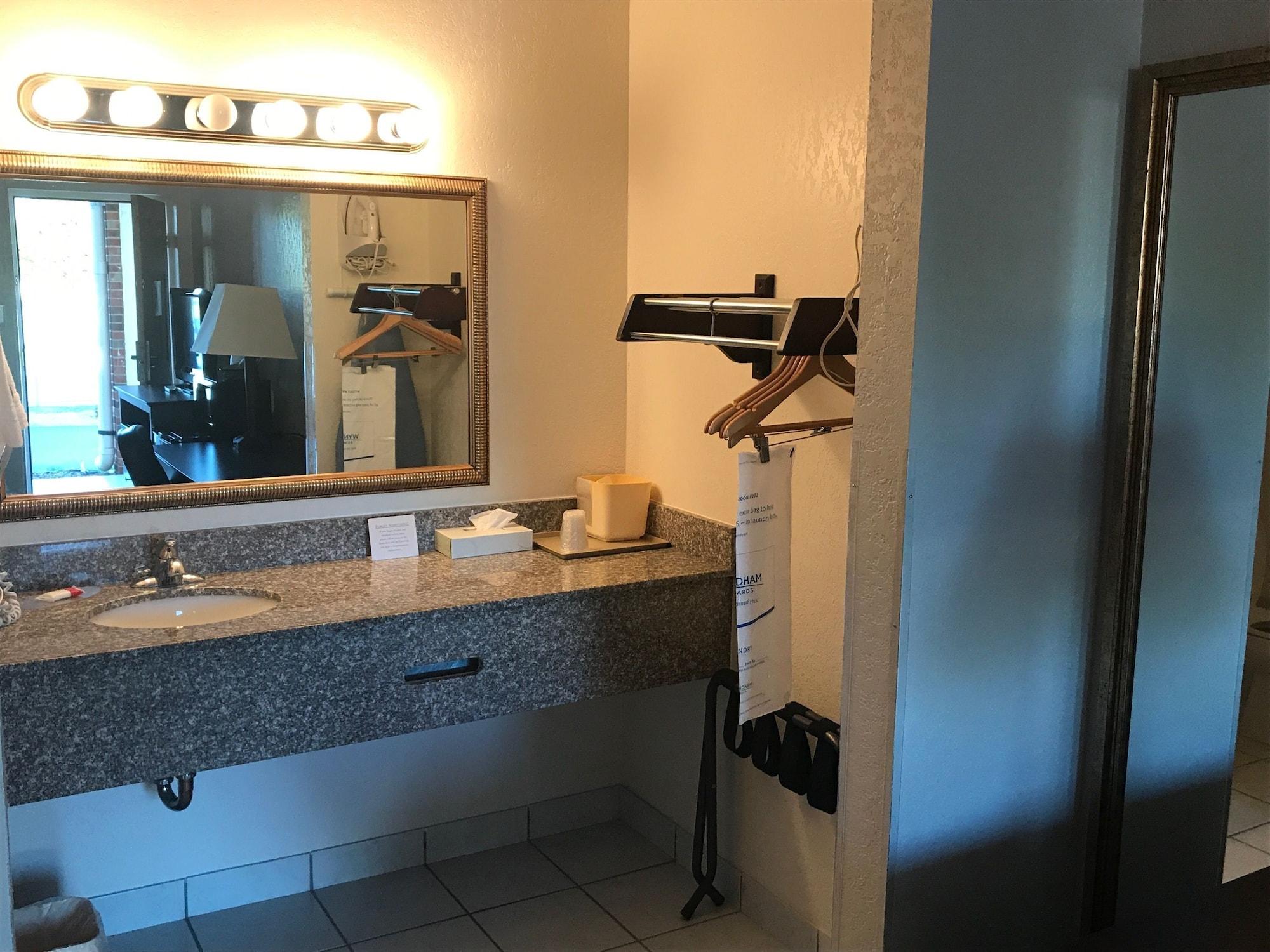 Days Inn By Wyndham Cave City Ngoại thất bức ảnh