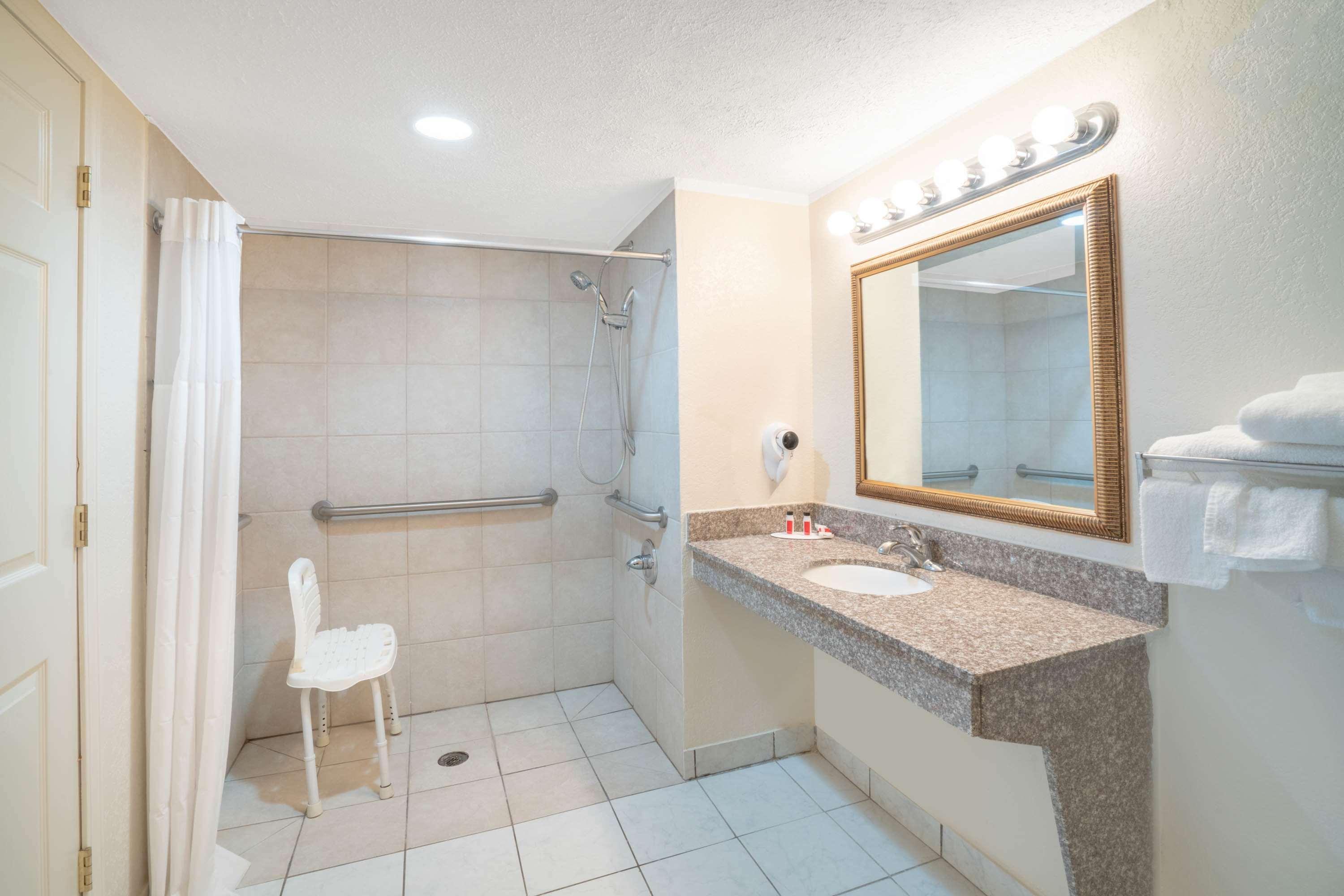 Days Inn By Wyndham Cave City Ngoại thất bức ảnh
